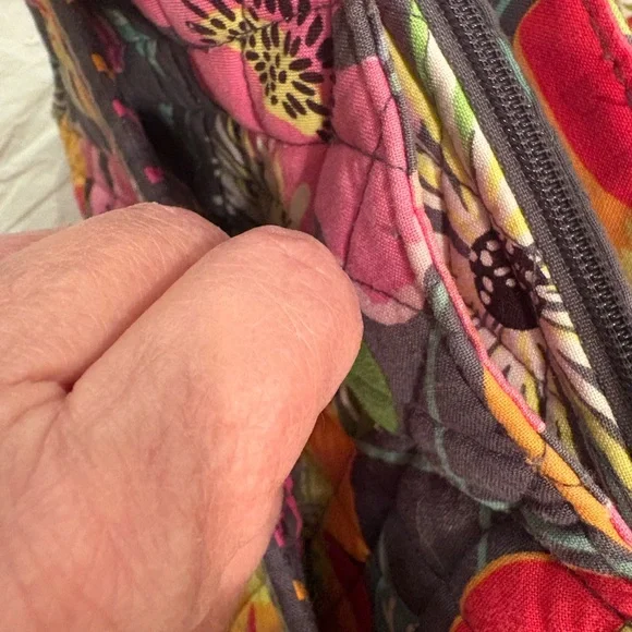 Vera Bradley Quilted Floral lunch box in Jazzy Blooms insulated - Picture 11 of 11
